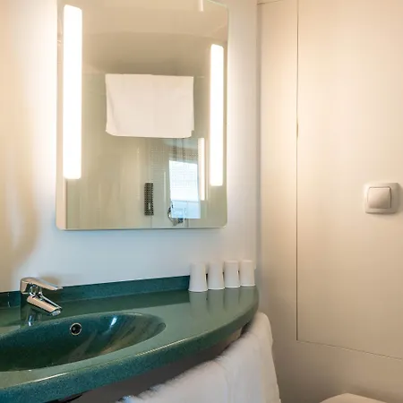 Calais Terminal Cite Europe 3 Etoiles 3*