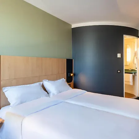 Calais Terminal Cite Europe 3 Etoiles 3*