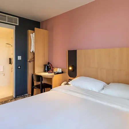 Calais Terminal Cite Europe 3 Etoiles ホテル