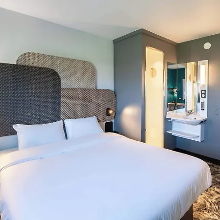 ホテル Calais Terminal Cite Europe 3 Etoiles コケル