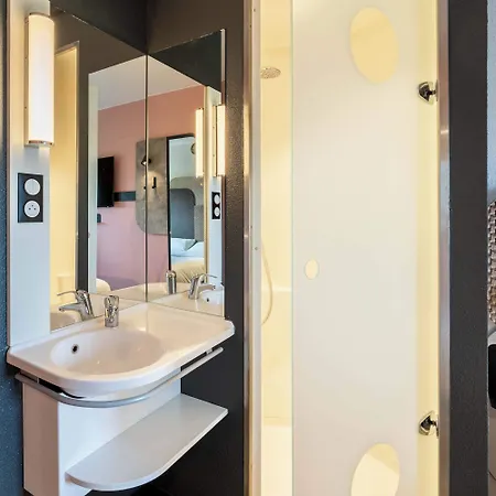 Calais Terminal Cite Europe 3 Etoiles ホテル